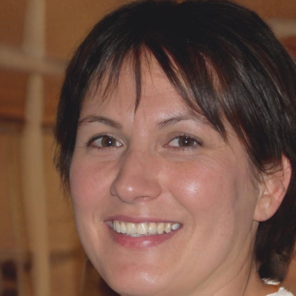 Portrait d'Émilie, experte en finances personnelles
